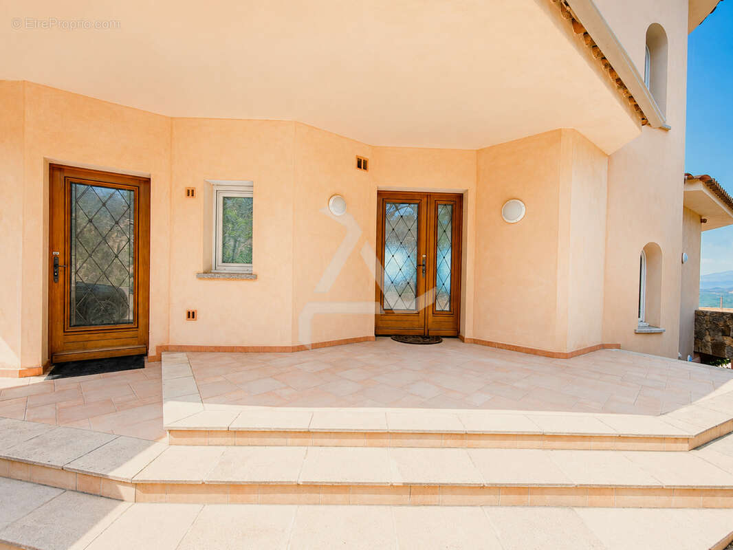 Dans le domaine très exclusif de « marina di fiori » à porto-vecchio villa d’exeption de 354m2 - photo 5