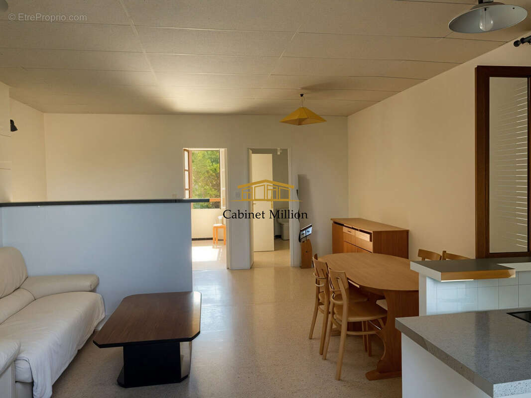 Appartement à VIC-LA-GARDIOLE