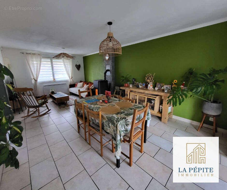 Maison à AULNOYE-AYMERIES