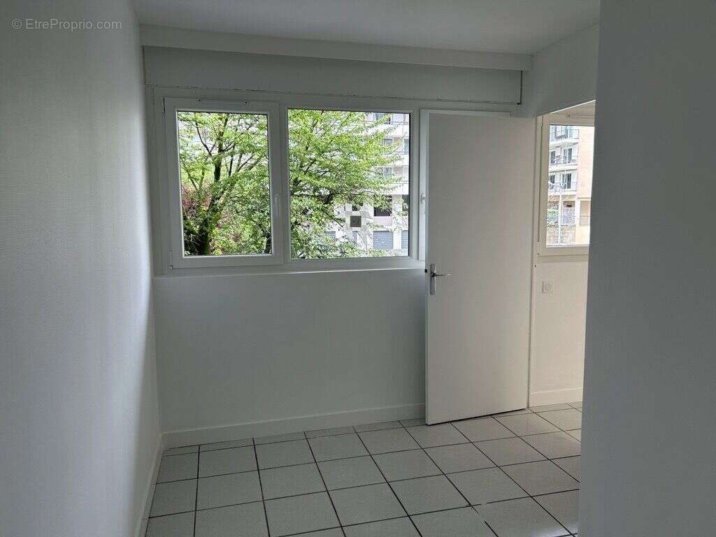 Commerce 61 m² à Lyon-9e  - photo 2