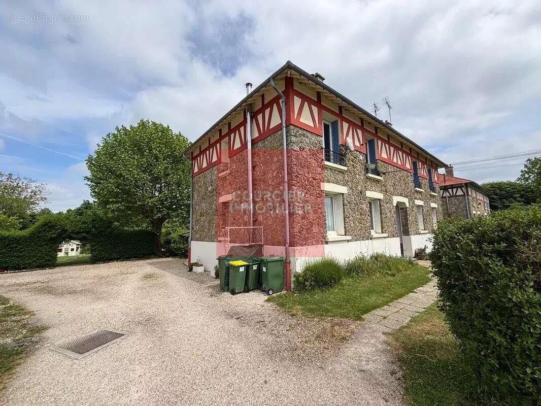 Appartement à SAINT-REMY-L'HONORE
