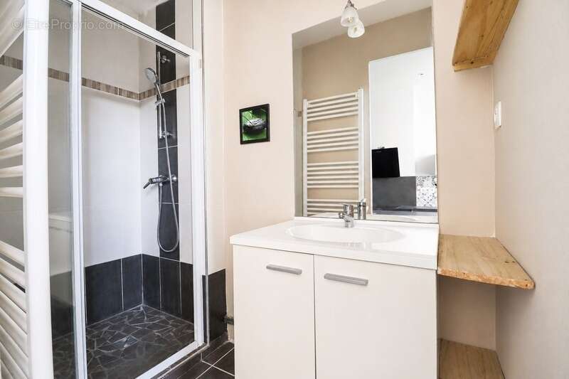 Appartement à LE CHAMBON-FEUGEROLLES