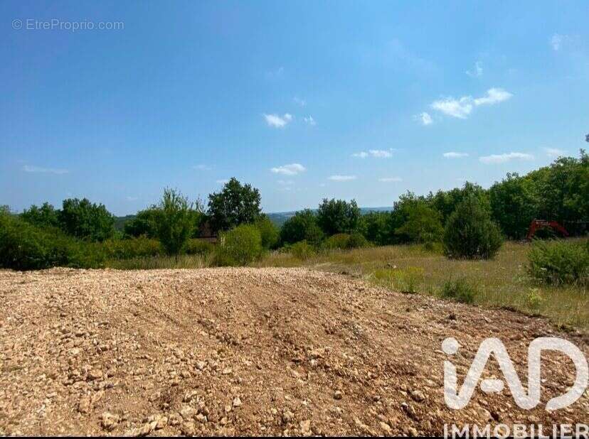 Terrain 1430 m² à Saint-Cybranet  - photo 2