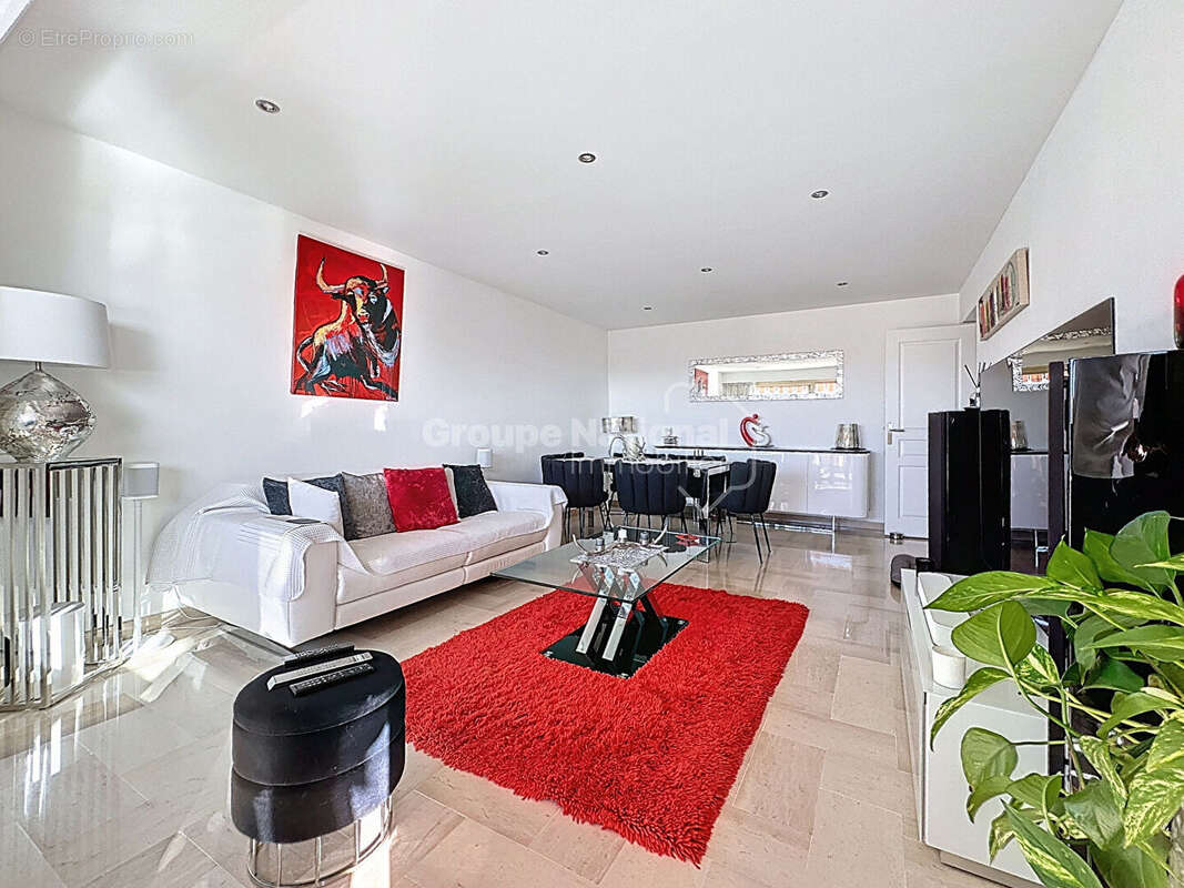 Appartement à SAINT-LAURENT-DU-VAR