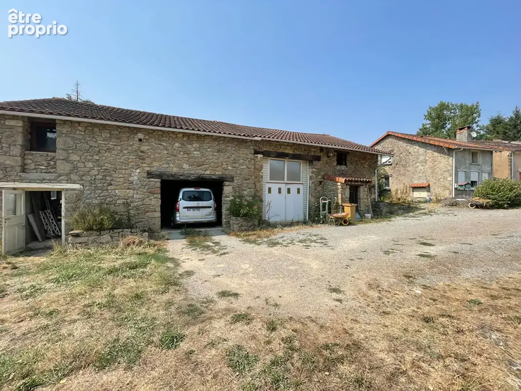 Maison et dépendances au fond d'une impasse. - photo 17