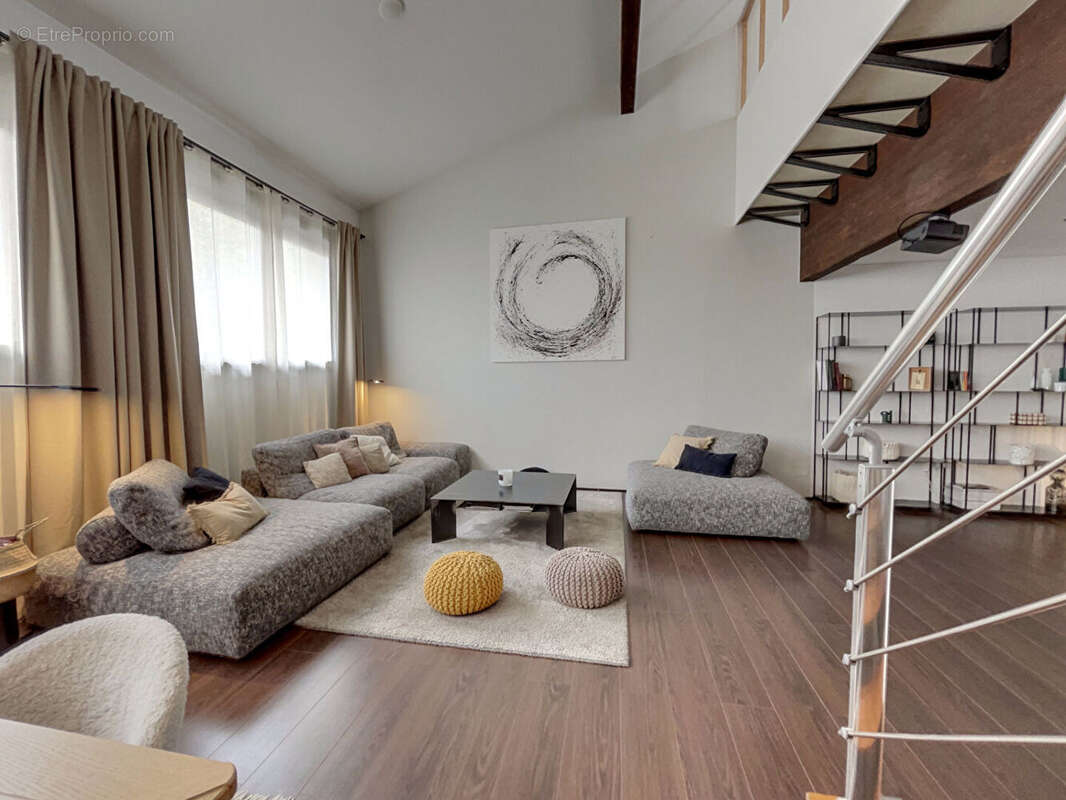 Duplex d'exception avec terrasse de 25m², spa et volumes rares - photo 6
