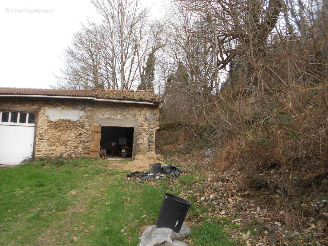 Maison de village sur 3 niveaux Lieu-dit Solasset 63880 Olmet - photo 8