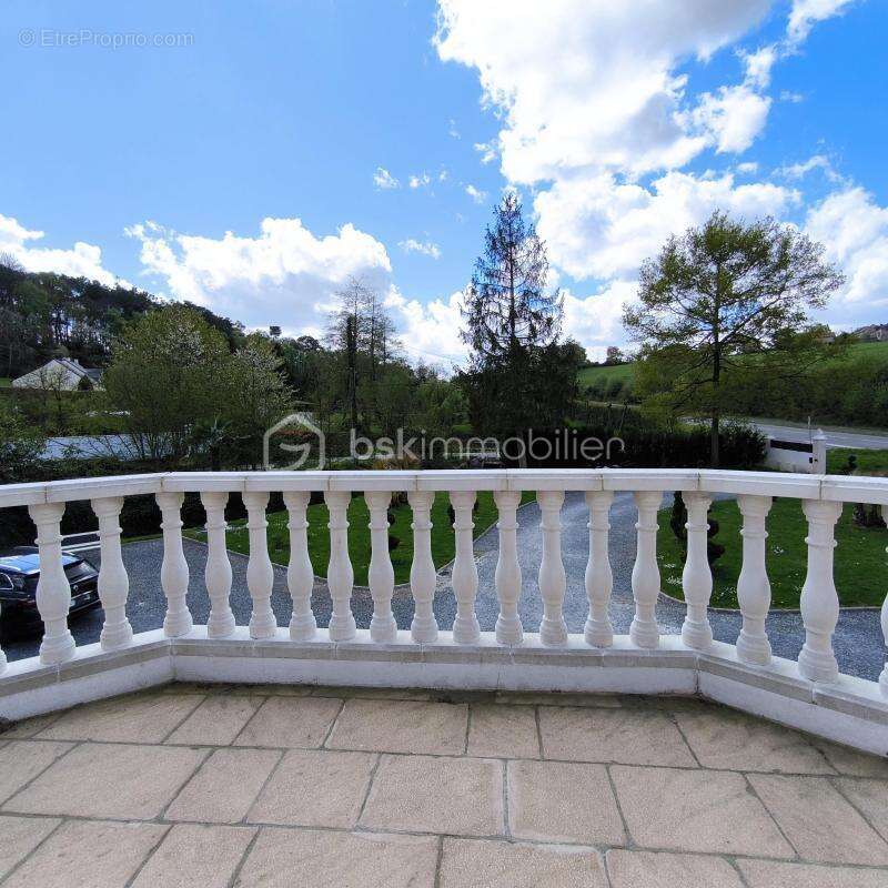 Maison à LE GENEST-SAINT-ISLE