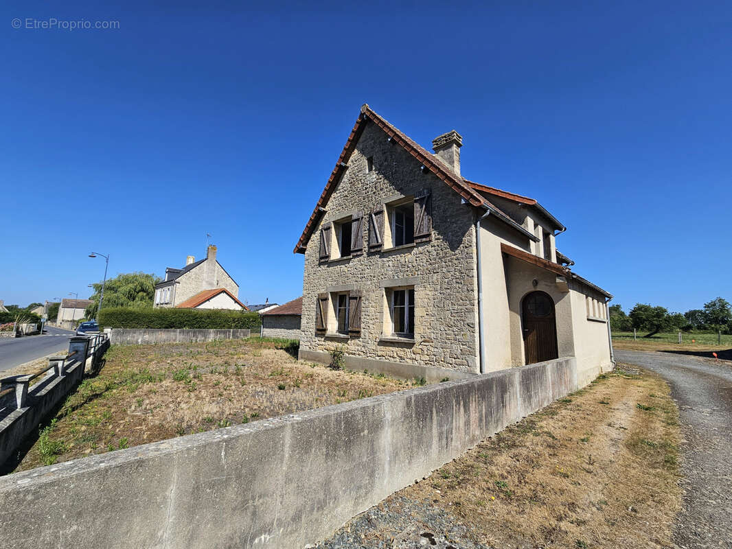 Maison - 3 chambres - Dépendances - Terrain - photo 10