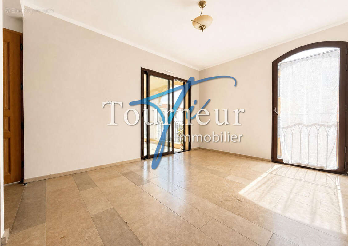 Tres rare sanary hypercentre standing t3 de 112m2 grande terrasse ascenseur - photo 9