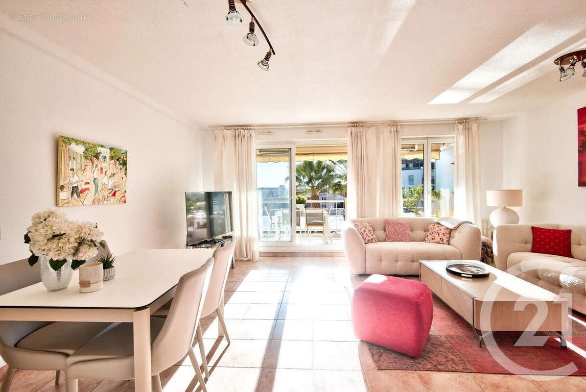 Appartement à SAINT-LAURENT-DU-VAR