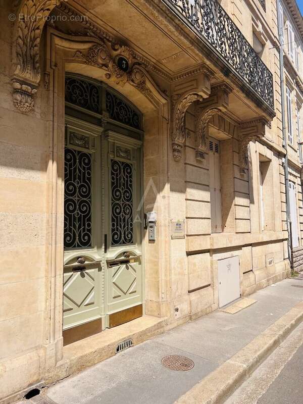 Rue du professeur demons  appartement bourgeois de 103,49 m²  double réception de 40,64 m²  balcon filant  cave de 23,78 m² - photo 13