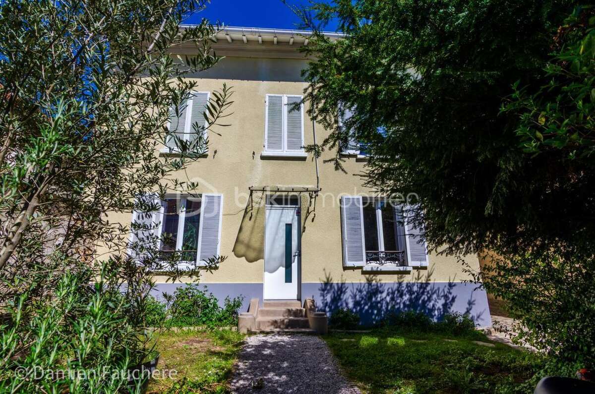 Maison à SAVIGNY-SUR-ORGE