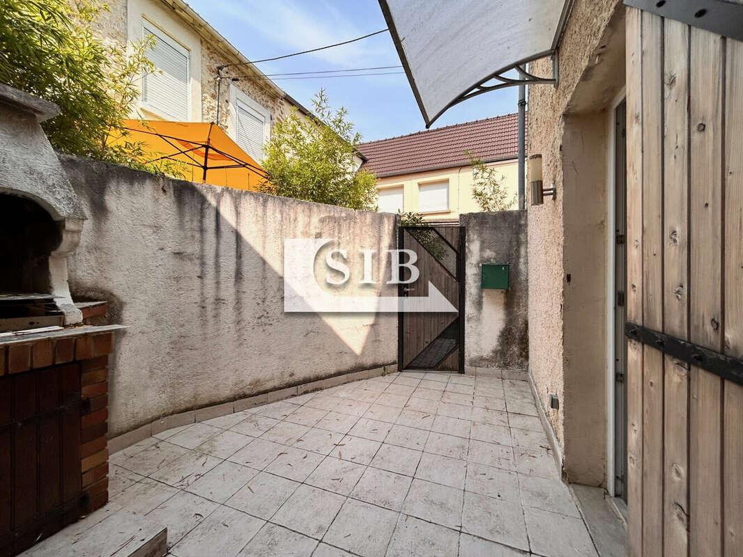 Maison à LA VILLE-DU-BOIS