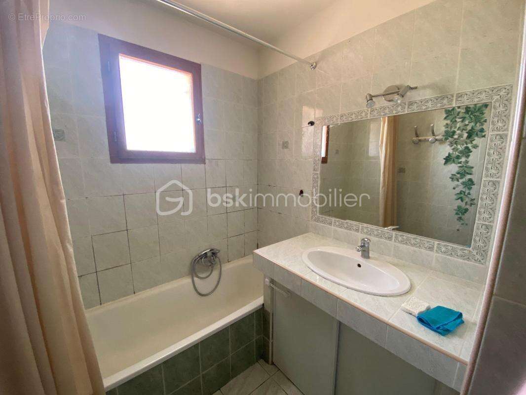 Jolie maison provençale de plain-pied lumineuse avec cheminée - 4 chambres avec garage aménagé et terrain en restanque clôturé d - photo 17