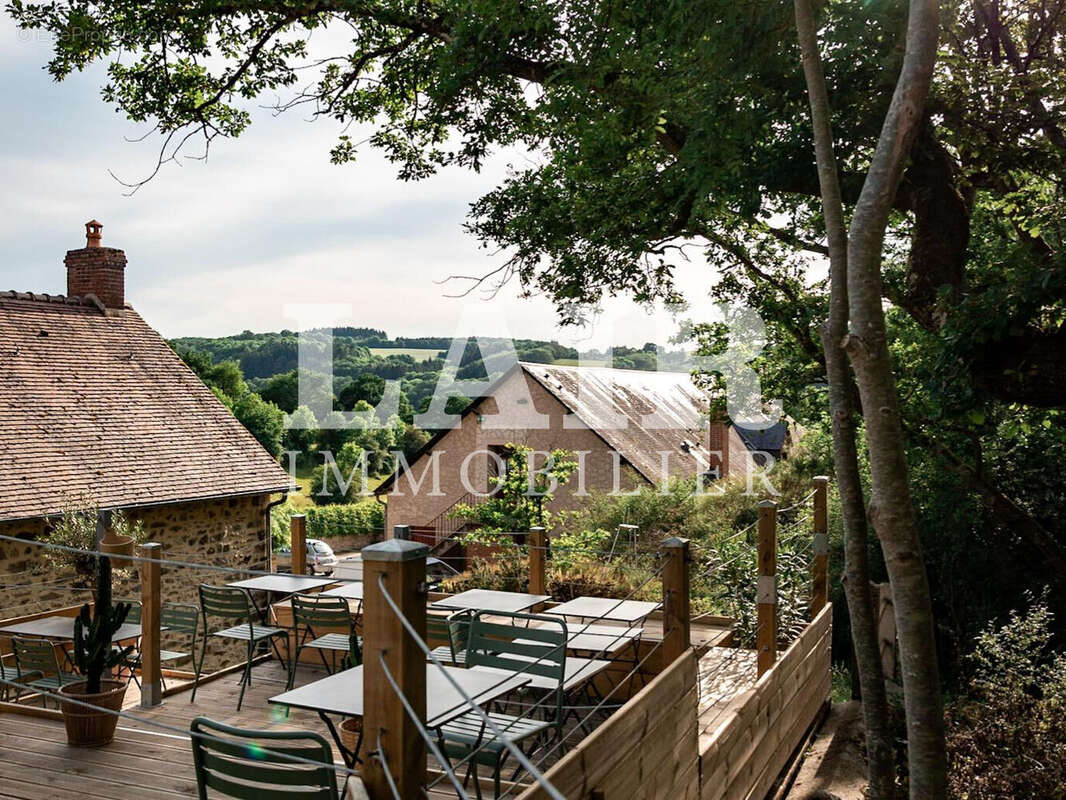 Commerce à SAINT-LEONARD-DES-BOIS