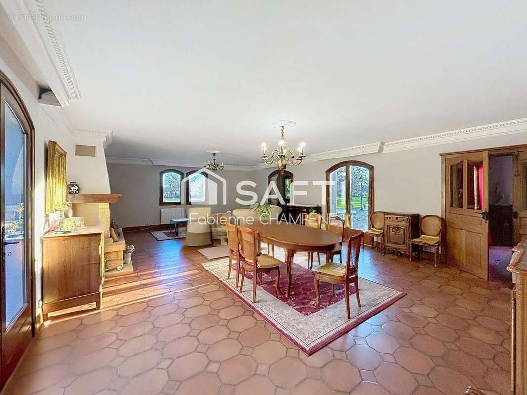Maison 303 m² à Le Deschaux  - photo 3