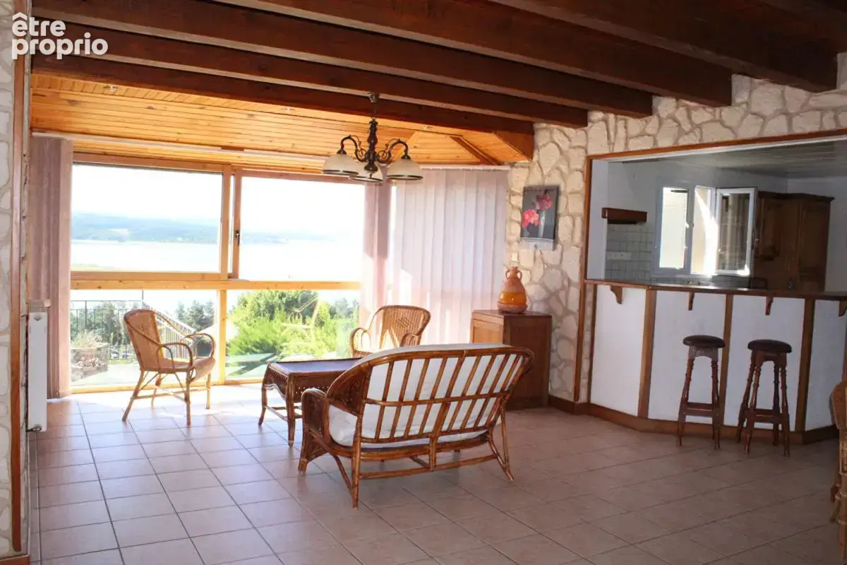 Exclusivité Naussac face au Lac Maison  5 pièce(s) 168 m2 avec une vue panoramique - photo 4