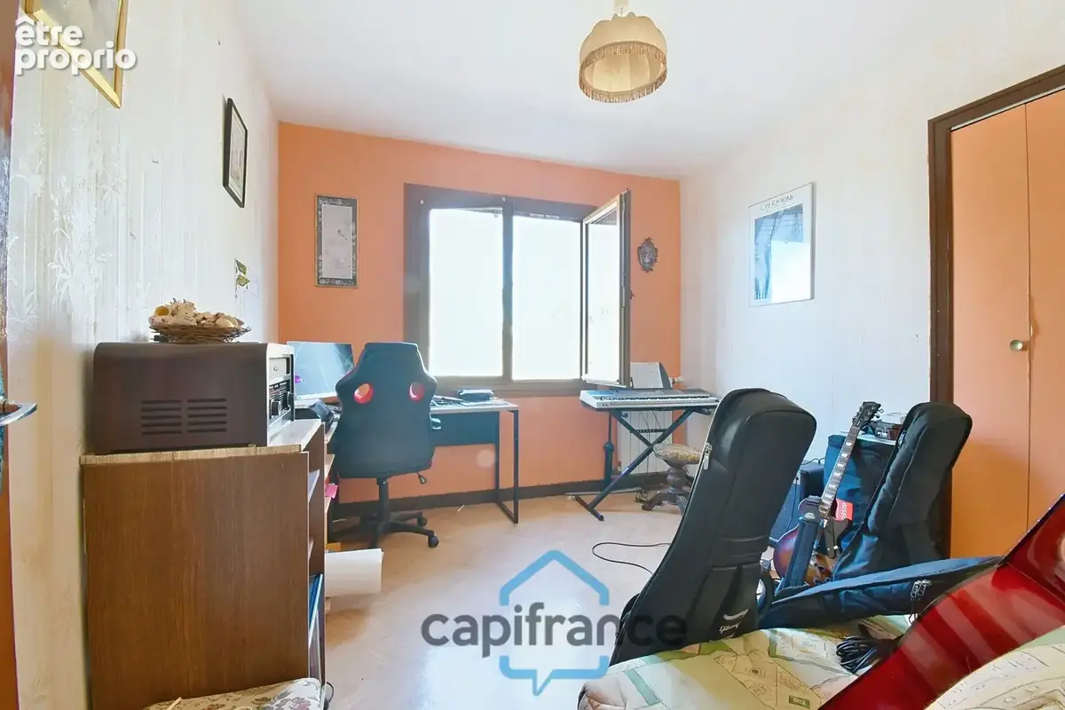 Maison DE PLAIN PIED à vendre  SAINT JEAN D'ANGELY (17) 5 pièces sur 800m² de terrain avec garage - photo 13