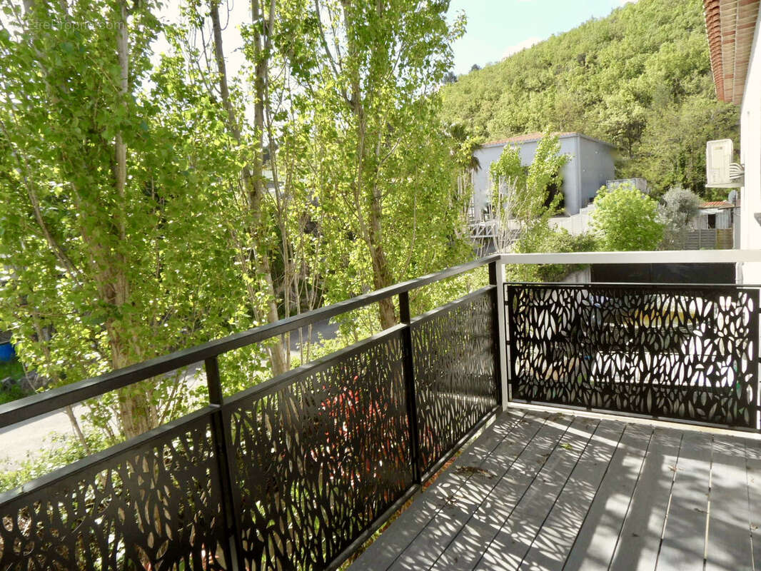 Appartement à PEYPIN