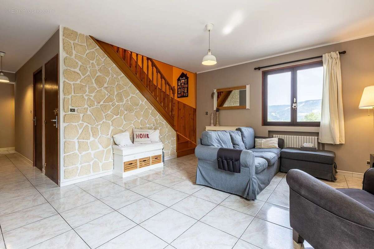 Maison à BOUVESSE-QUIRIEU