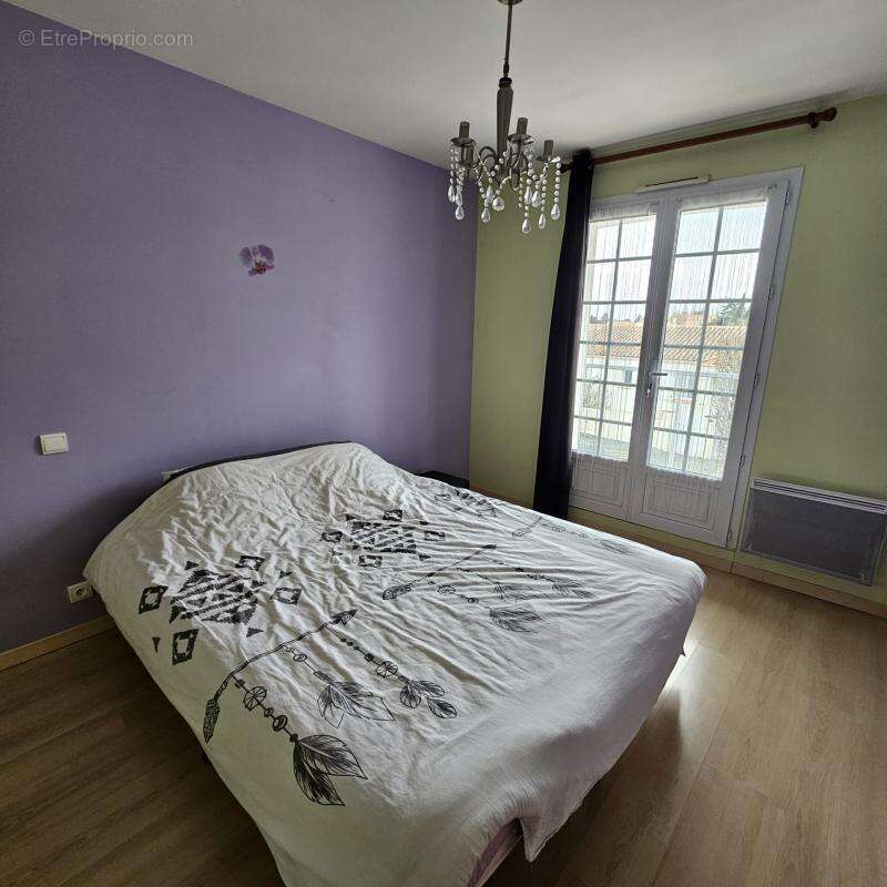 Maison à CHAMPAGNE-LES-MARAIS