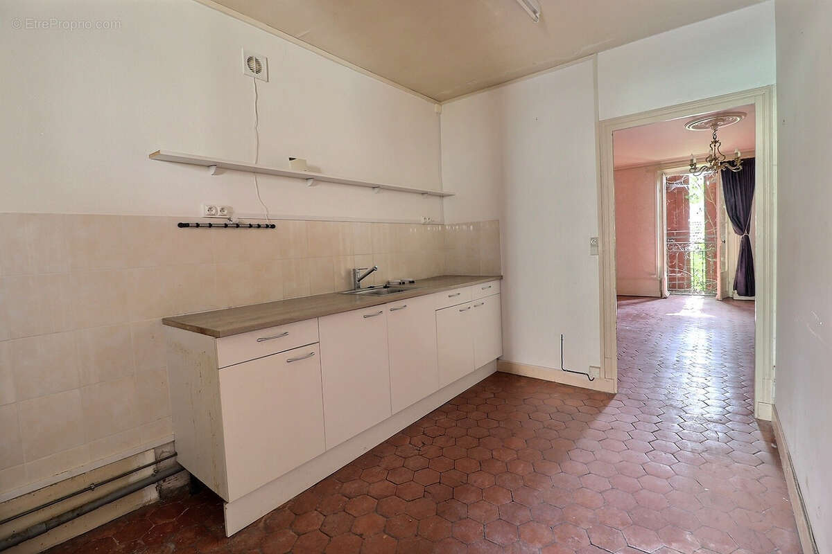 PARIS L'HOPITAL, ensemble immobilier avec deux maisons + dépendances - photo 8