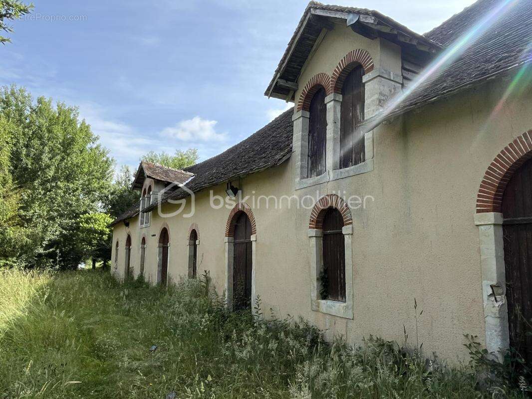 Maison 170m2 avec bâtiment annexe et dépendances sur 1,6 Ha - photo 3
