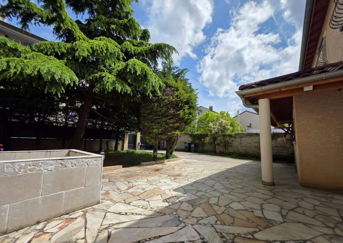 Maison à VILLEURBANNE