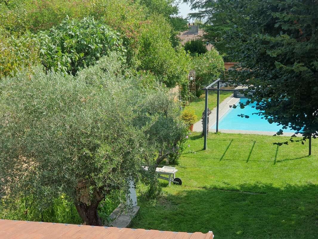 Maison 150 m² à Pusignan  - photo 4