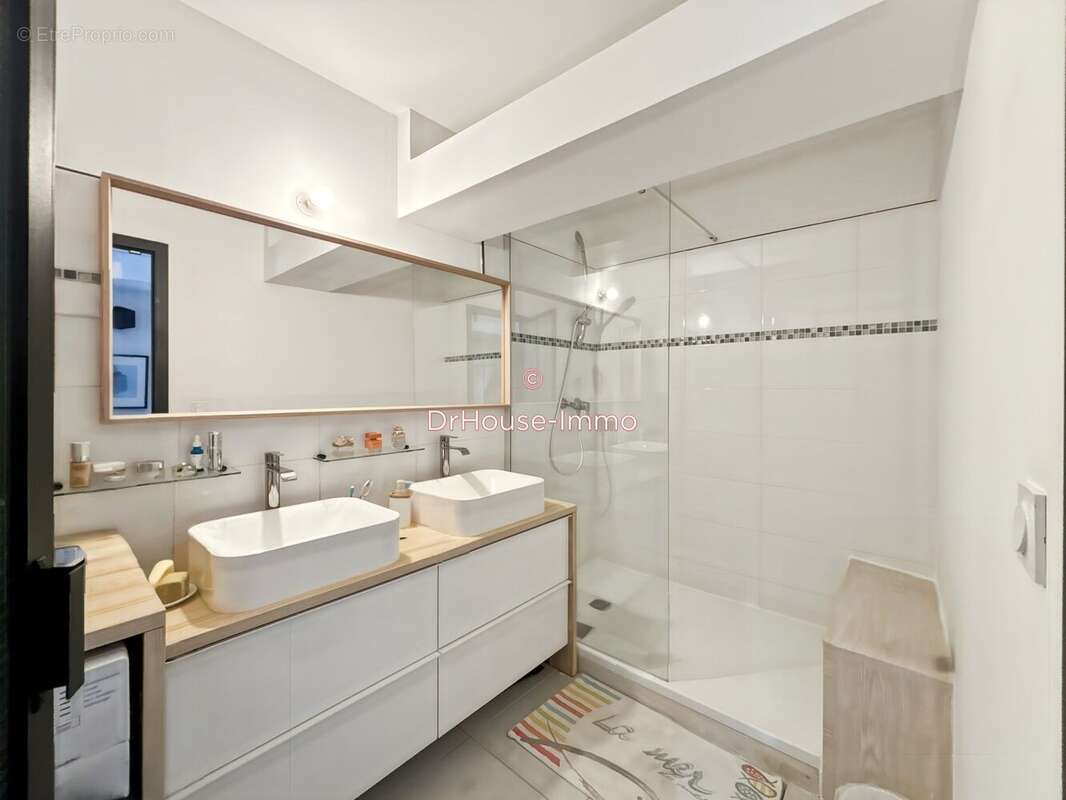 Appartement à POUSSAN