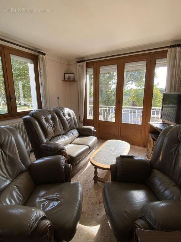 Maison à CHARMES-SUR-L&#039;HERBASSE