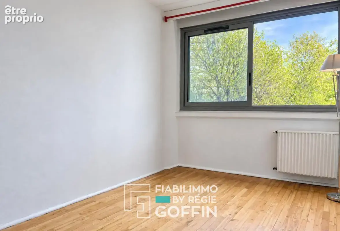 Monplaisir   t4 traversant de 89 m2   balcon, parking et cav - photo 9