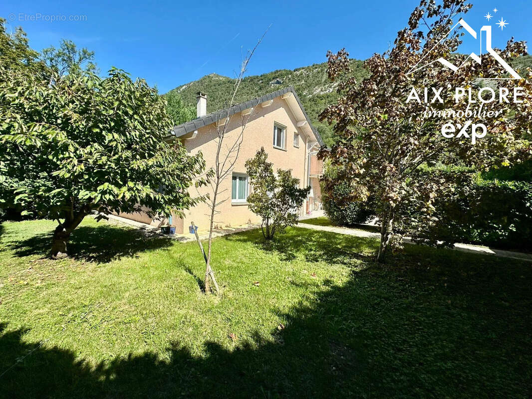 Maison à CHALLES-LES-EAUX
