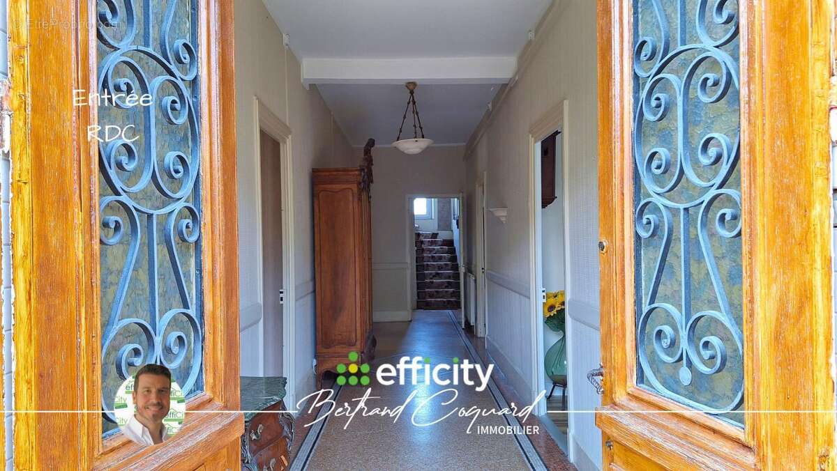 Maison 287 m² à Neronde  - photo 2