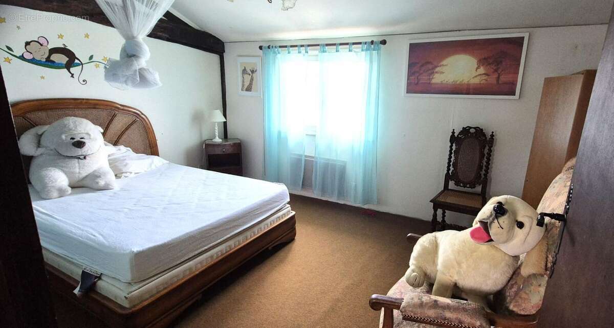 Maison à GIFFAUMONT-CHAMPAUBERT