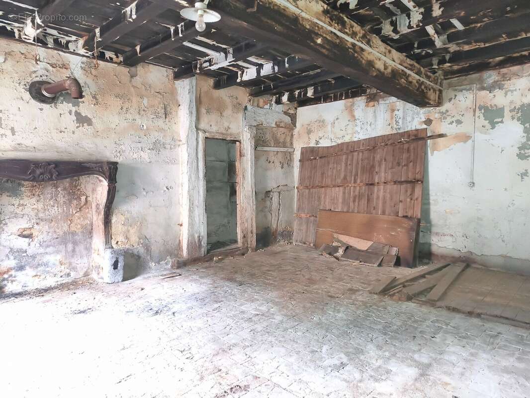 Maison à SAINT-TRIVIER-DE-COURTES