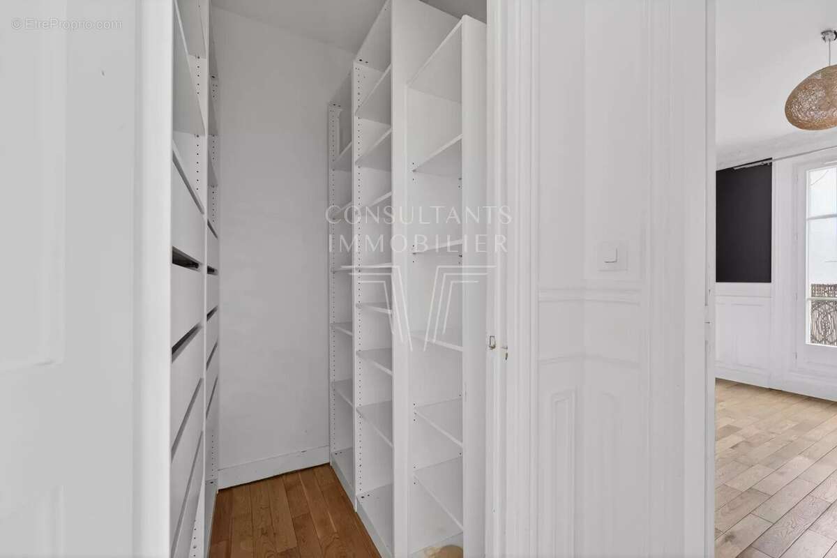 Appartement à LEVALLOIS-PERRET