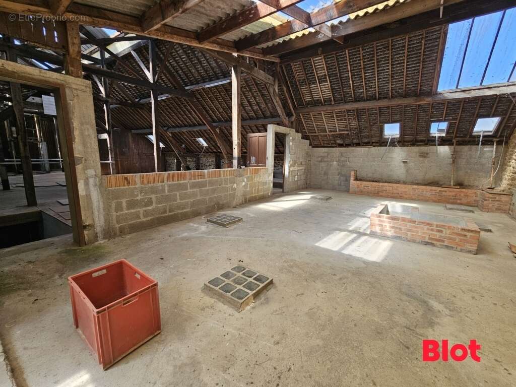 Appartement 955 m² à Fougeres  - photo 8