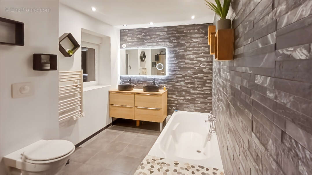 Maison à VICQ-EXEMPLET