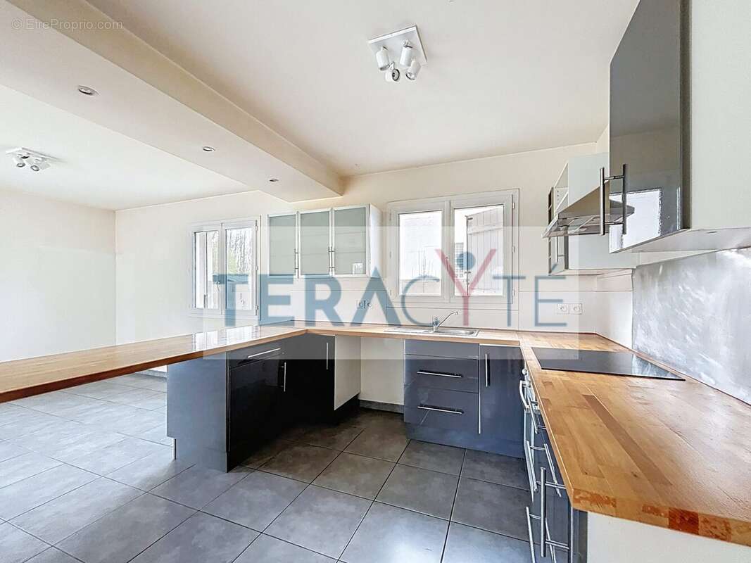 Maison à VILLARS-LES-DOMBES