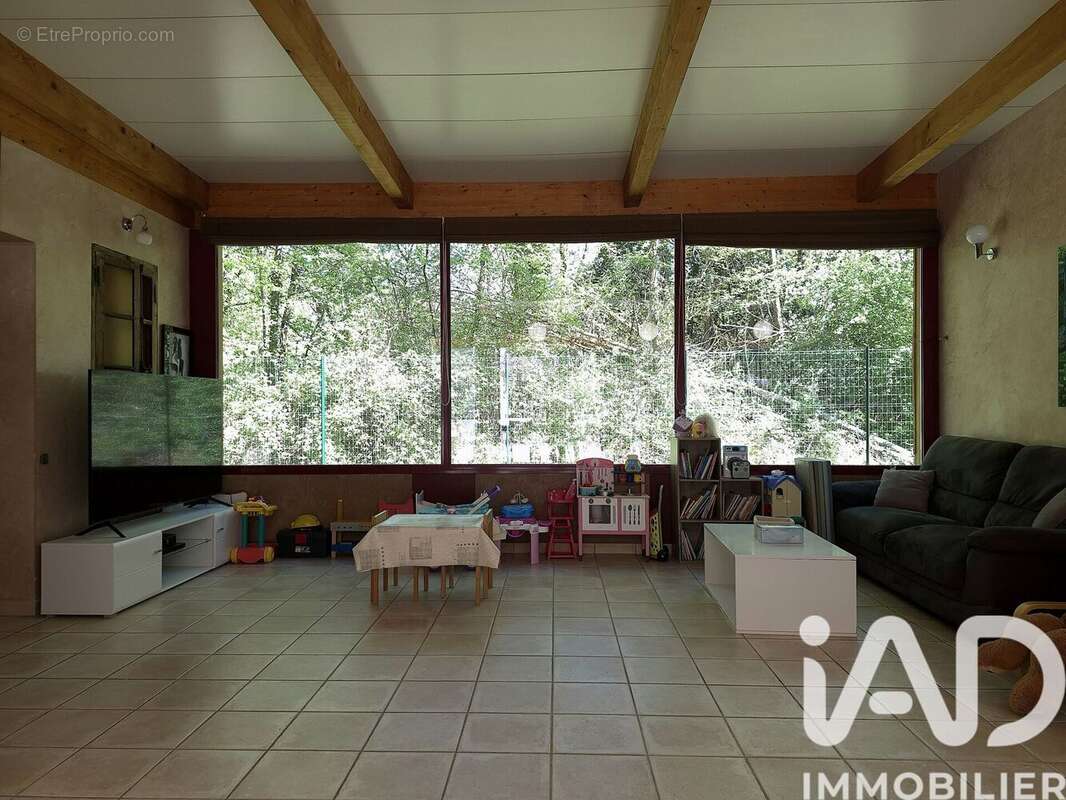 Maison 306 m² à Vinzelles  - photo 6