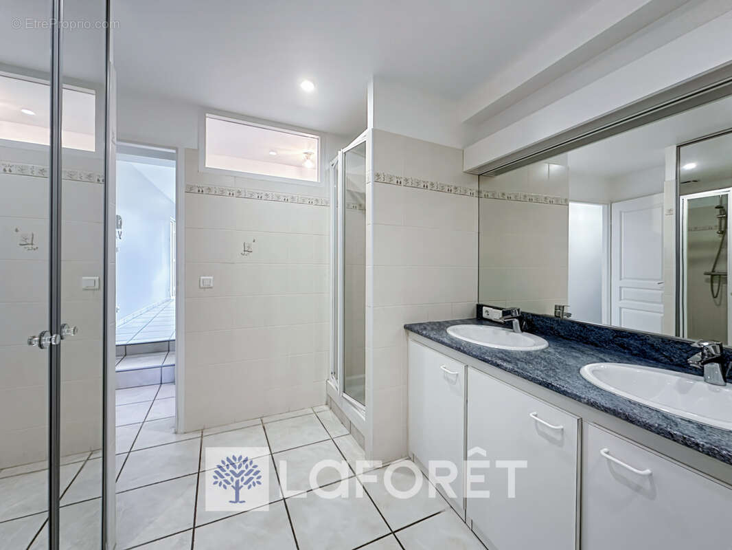 Appartement F3 1er étage (80 m²) à vendre à GEMOZAC (17260) - photo 14