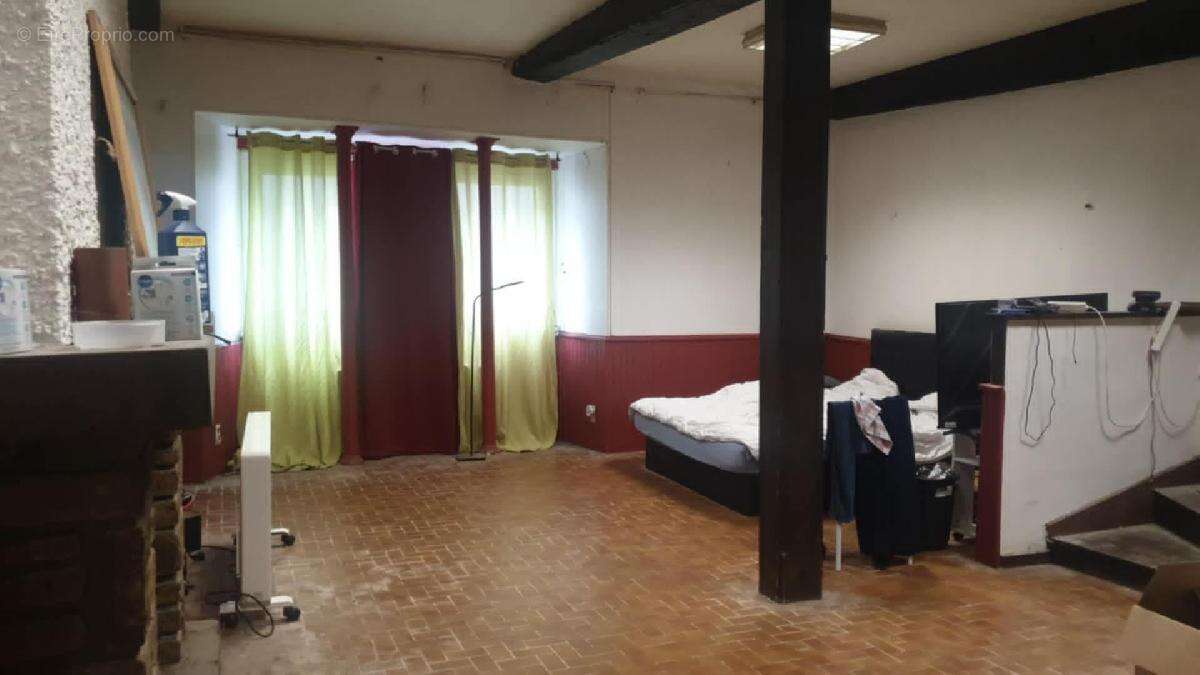 Commerce à MAGNAC-BOURG