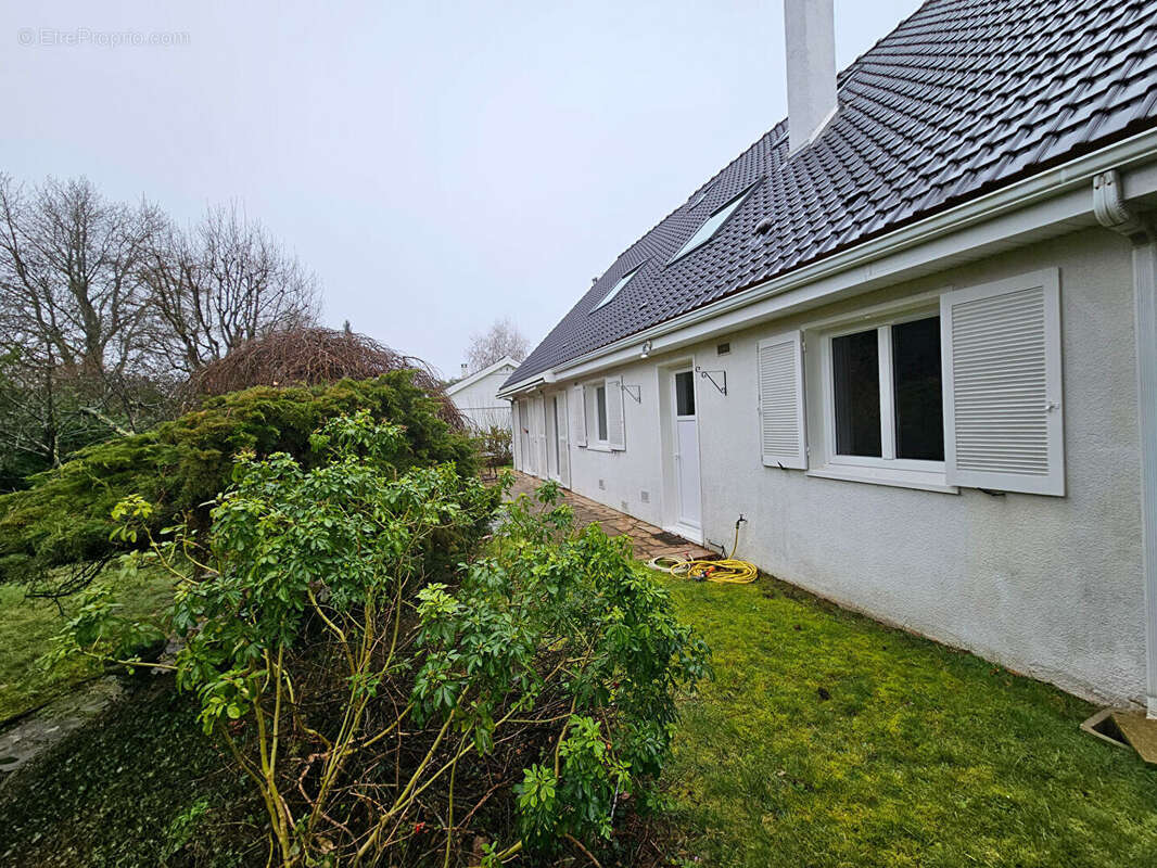 Maison à VOISINS-LE-BRETONNEUX