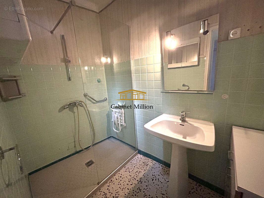 Maison à VIC-LA-GARDIOLE