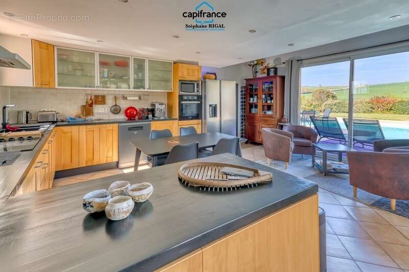 Propriete à vendre 11 pièces MONSEGUR (47) Propriété avec maison et maison d'amis de 260m2 habitables sur 12 757m² de terrain -  - photo 7