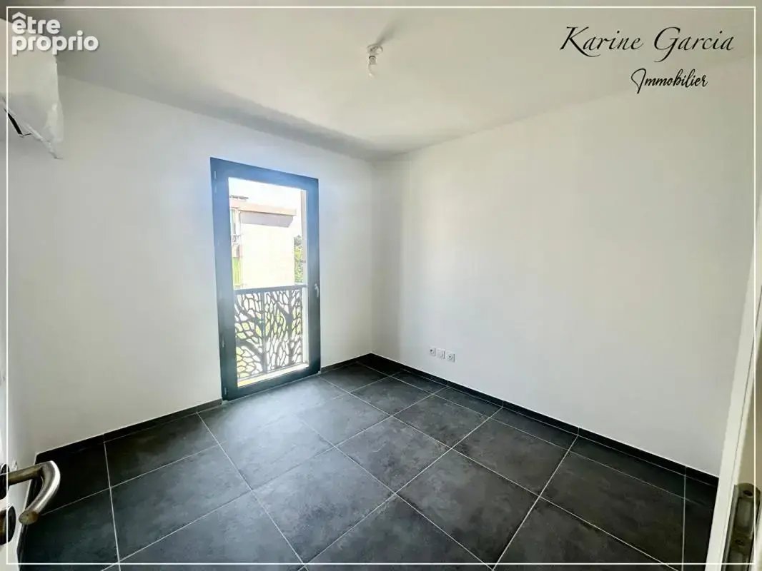 Six fours les plages - construction recente - appartement de type 3 -  68 m2 - terrain 54 m² - parking en sous sol - photo 9