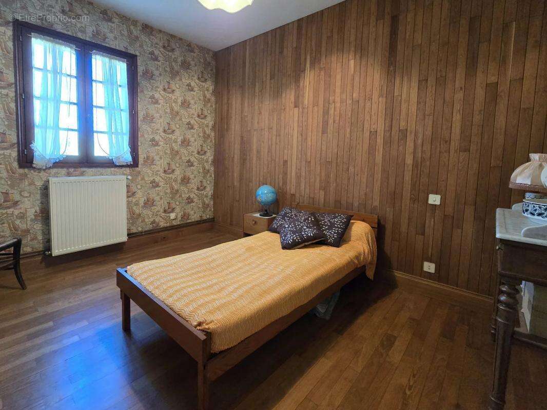 Maison à MONTMOREAU-SAINT-CYBARD