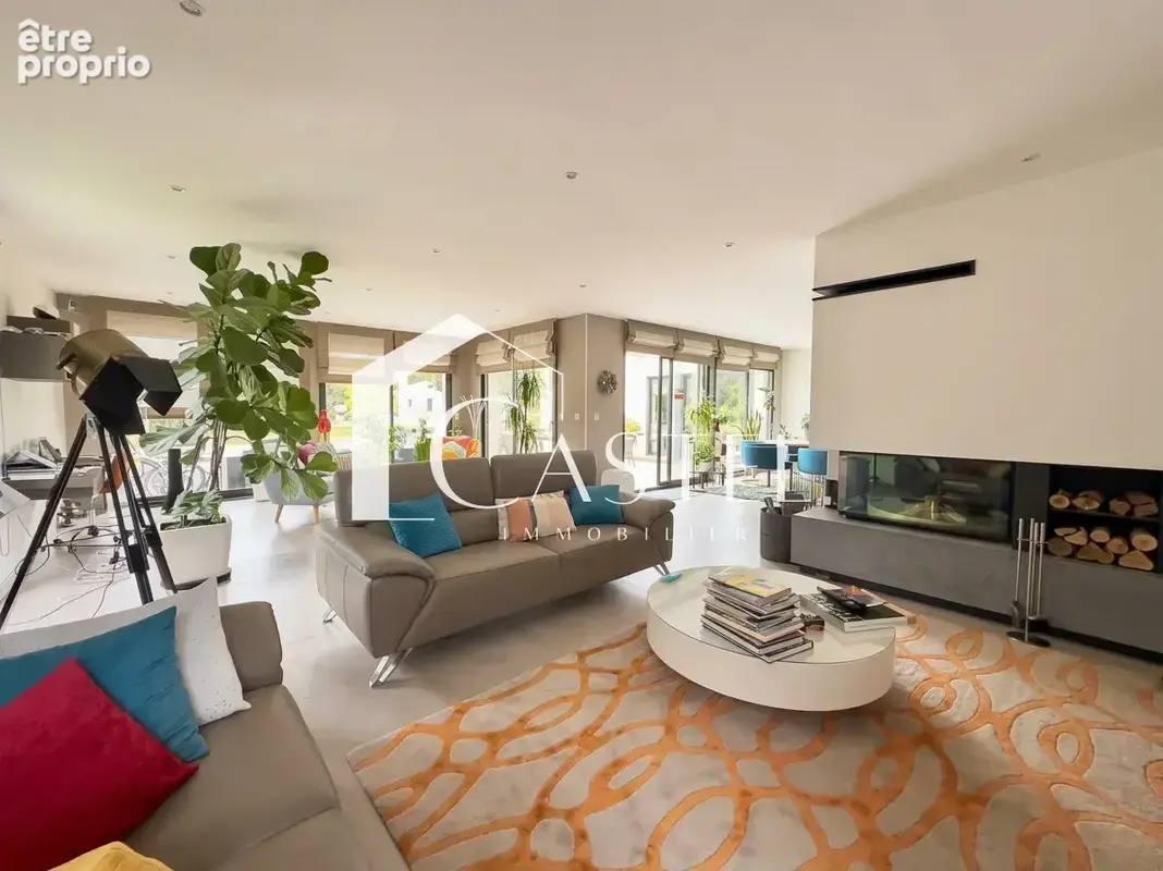 Superbe villa contemporaine de 240 m2   6 chambres, grande piscine et terrasse couvertes - photo 4